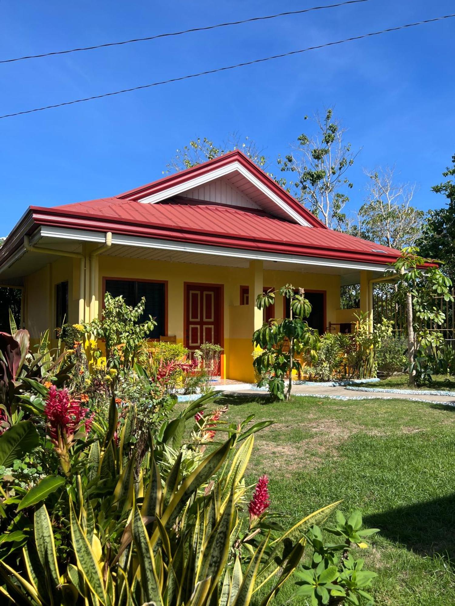 Uptown Guesthouse Siquijor Exterior foto